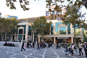 Shopping centre. Fountain Square. Photo: Visions