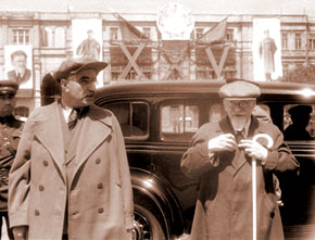 M.J.Bagirov, First Secretary of the Azerbaijani Communist (Bolshevik) Party, and M.I.Kalinin, Chairman of the Supreme Presidium Staff of the USSR, at the 25th Anniversary of the establishment of Soviet power in Azerbaijan. 1945