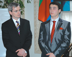 Laurie Bristow and Tale Heydarov, chairman of the London Azerbaijan Society, at the launch of Visions magazine in April 2006