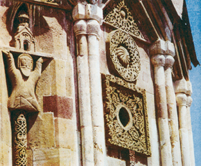 Gandzasar. The decorative design of the cupola&acute;s drum